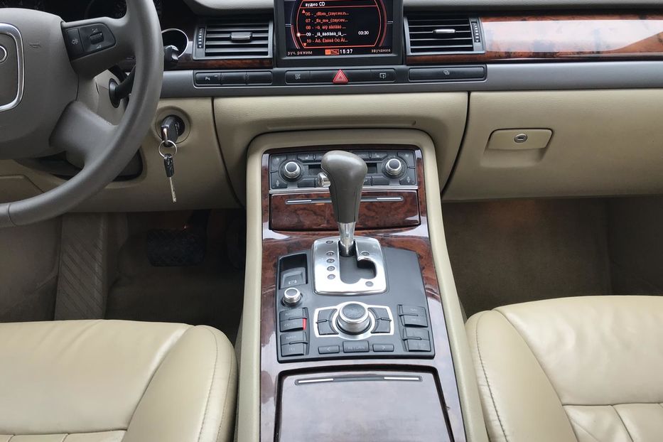 Продам Audi A8 LONG 2005 года в Виннице