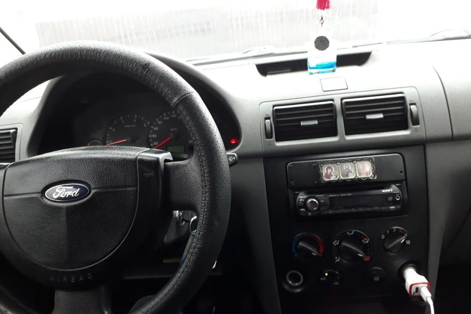 Продам Ford Transit Connect пасс. 2003 года в Киеве