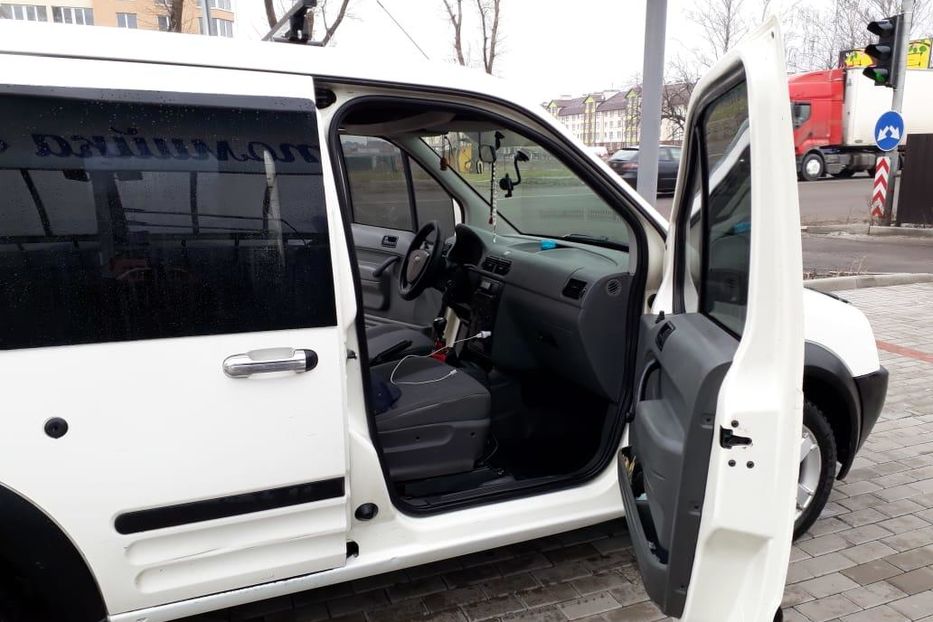 Продам Ford Transit Connect пасс. 2003 года в Киеве