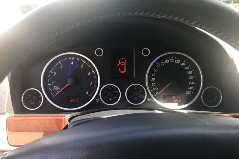 Продам Volkswagen Touareg 2005 года в Киеве