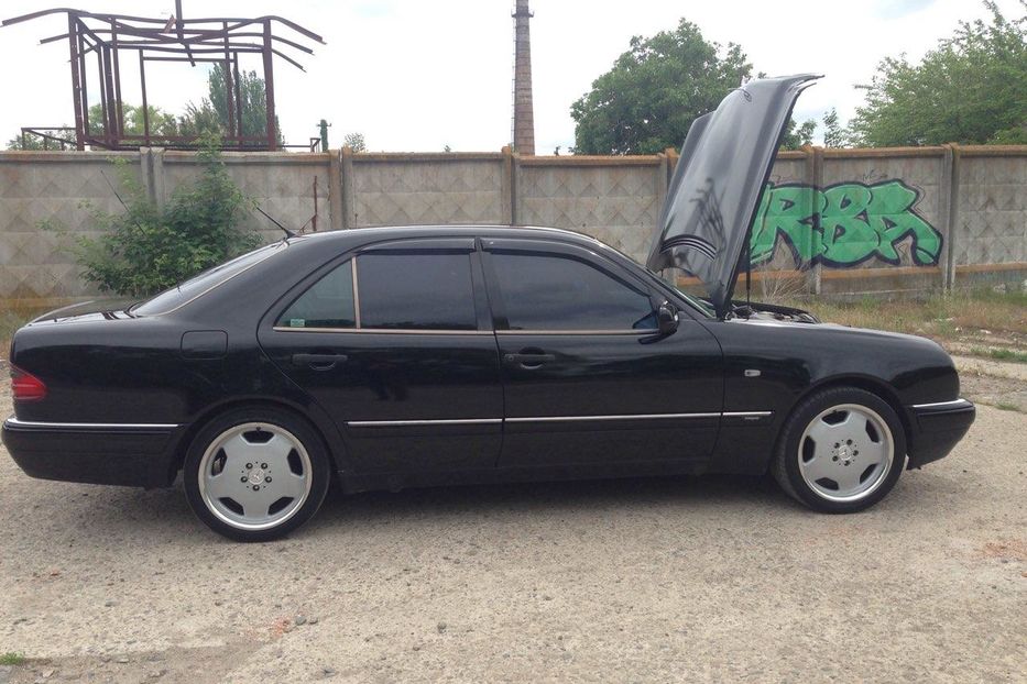 Продам Mercedes-Benz 210 Авангард 1995 года в Одессе