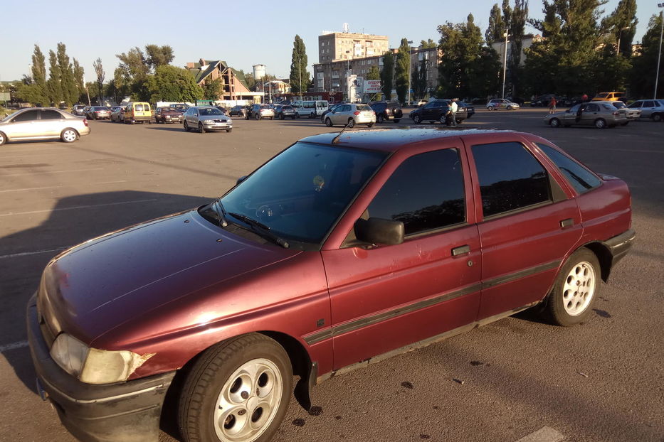 Продам Ford Escort 1992 года в г. Кременчуг, Полтавская область