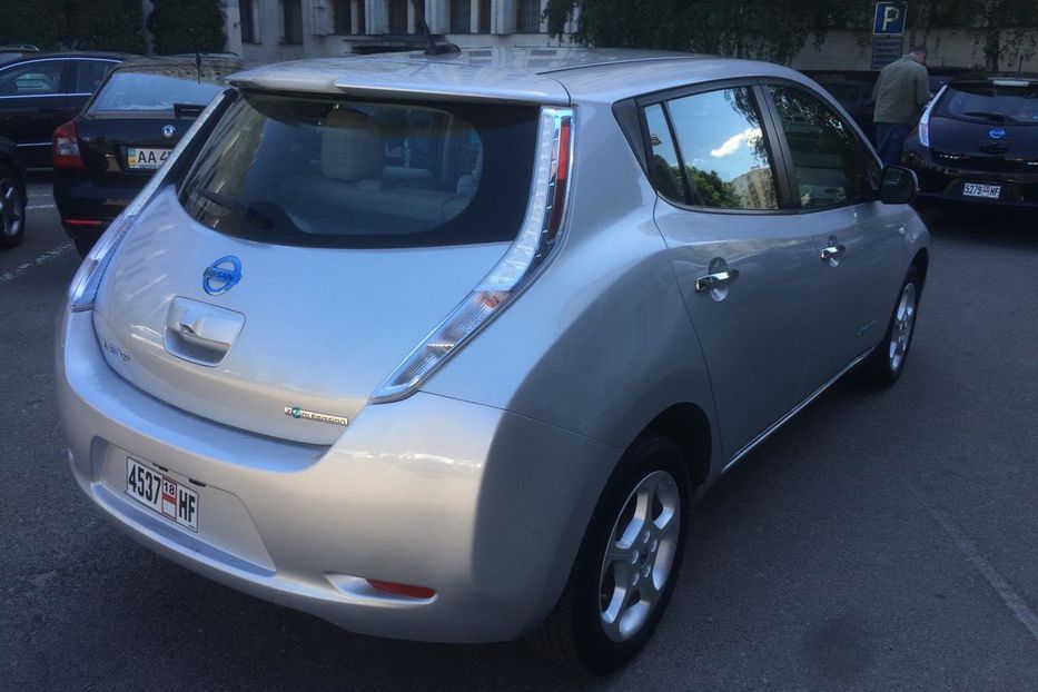 Продам Nissan Leaf 2011 года в Киеве