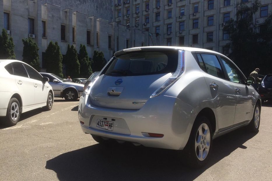 Продам Nissan Leaf 2011 года в Киеве