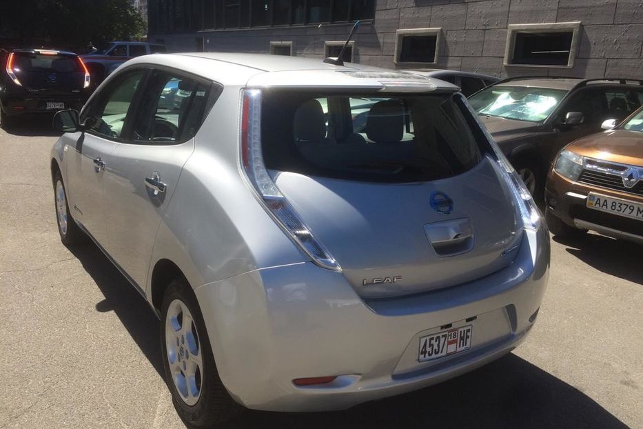 Продам Nissan Leaf 2011 года в Киеве