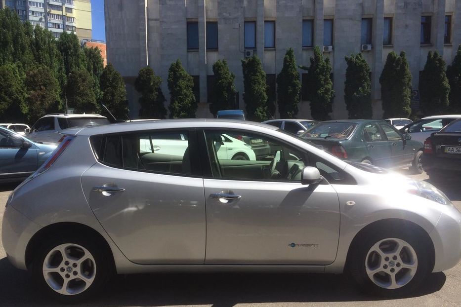 Продам Nissan Leaf 2011 года в Киеве