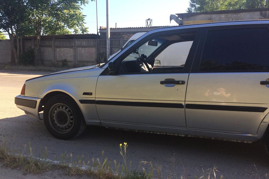 Продам Volvo 460 1993 года в Одессе