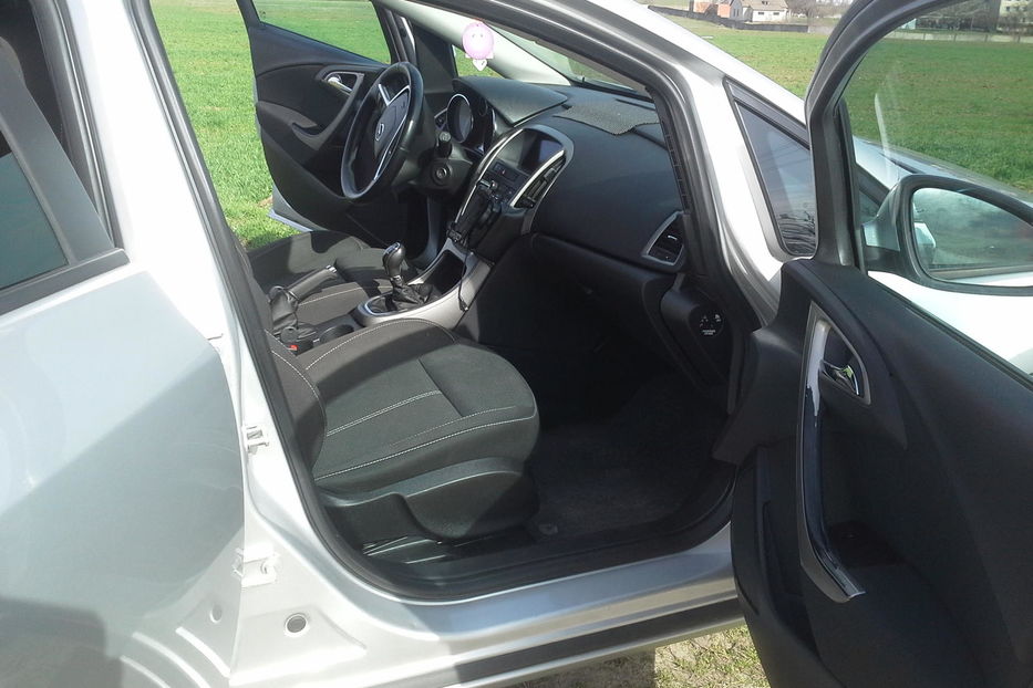 Продам Opel Astra J мультируль,навигация,задний пактроник,AUX,USB,CD,Mp3,круиз контроль,кондиционер,электрозеркала 2012 года в Херсоне