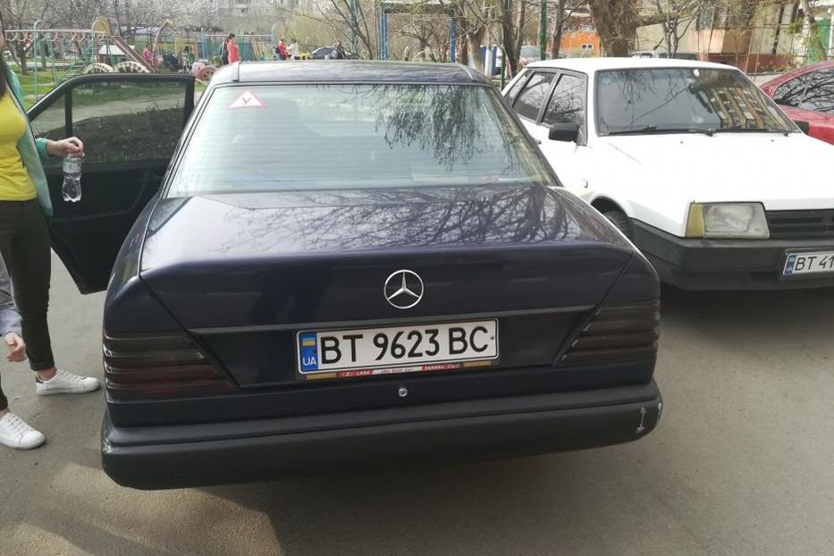 Продам Mercedes-Benz E-Class 124 1990 года в Херсоне