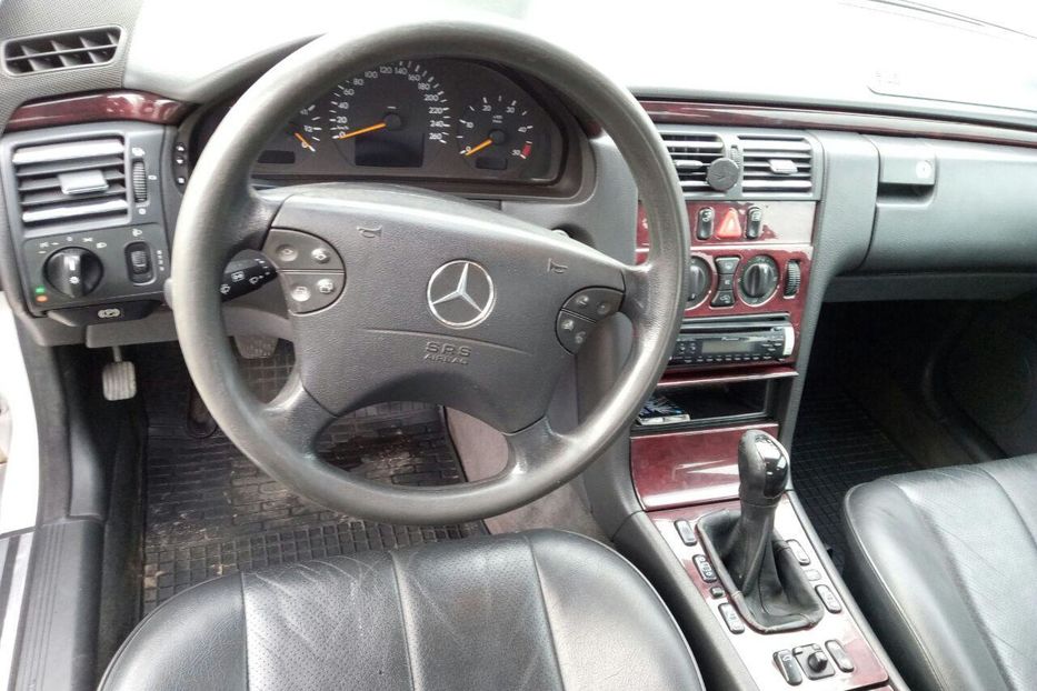 Продам Mercedes-Benz E-Class e220 (CDI) 2001 года в Харькове