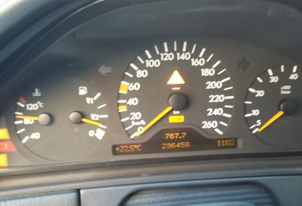 Продам Mercedes-Benz E-Class 1998 года в Киеве