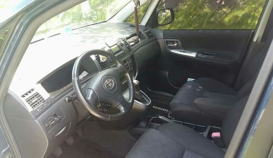 Продам Toyota Corolla Verso 2004 года в Киеве