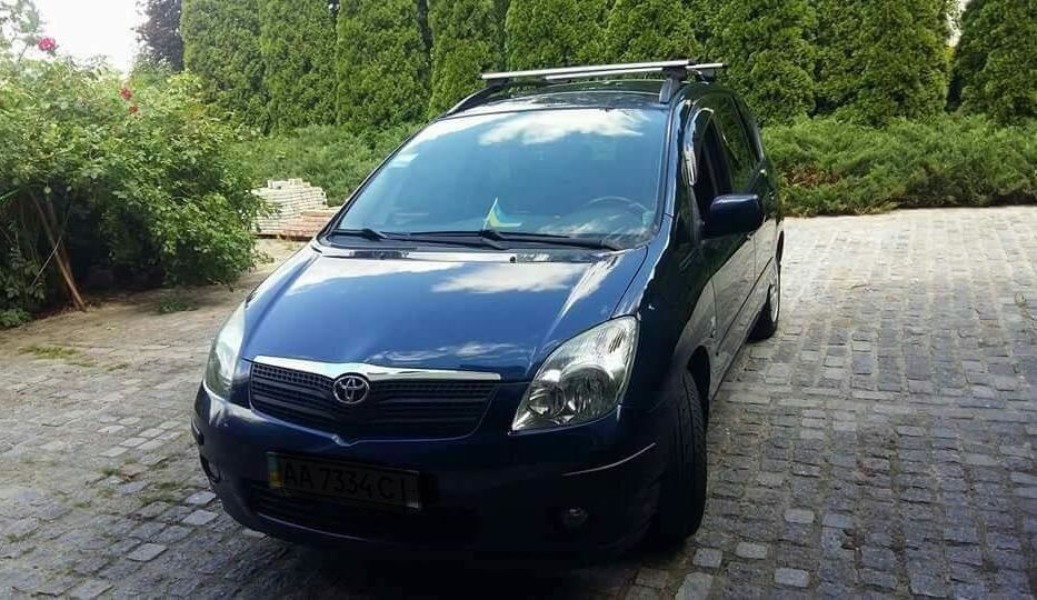 Продам Toyota Corolla Verso 2004 года в Киеве