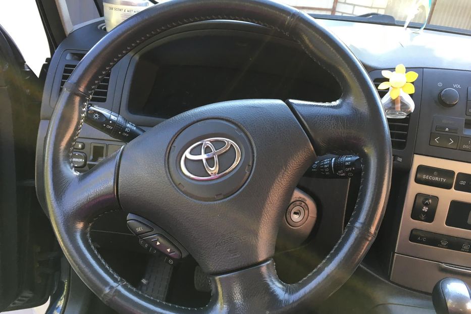 Продам Toyota Corolla Verso 2004 года в Киеве