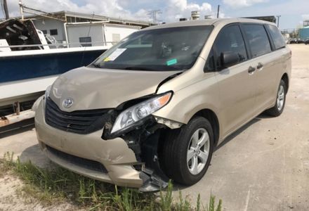 Продам Toyota Sienna 2.7 2011 года в Одессе