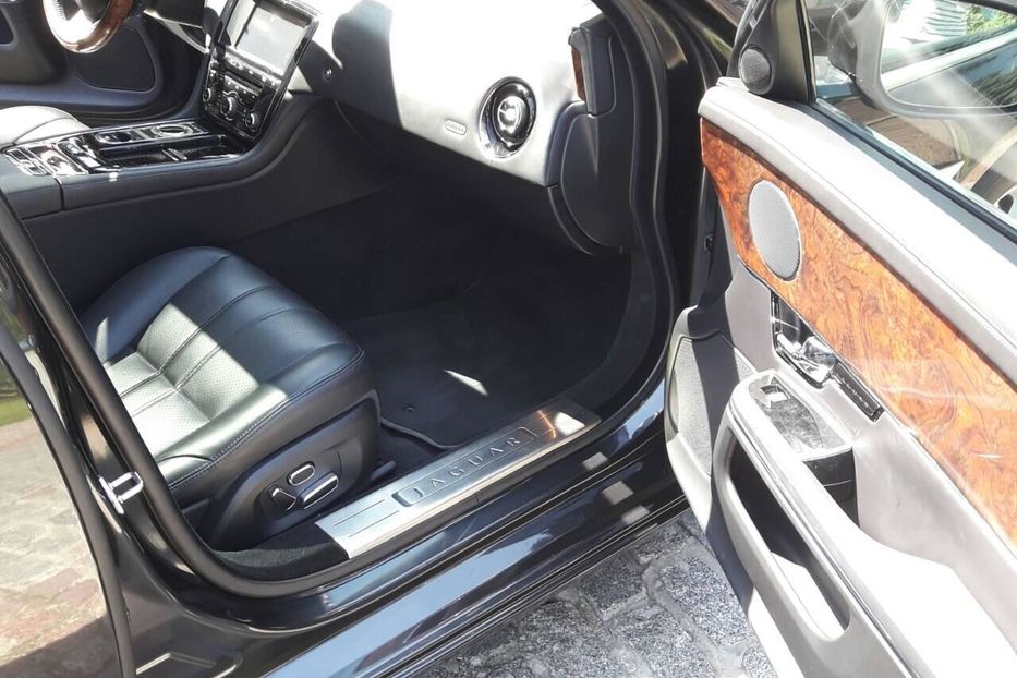 Продам Jaguar XJL XJ (X351) 2010 года в Киеве