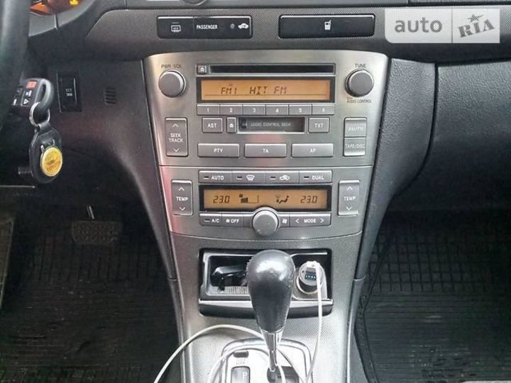Продам Toyota Avensis 2,0 АТ 2003 года в Киеве