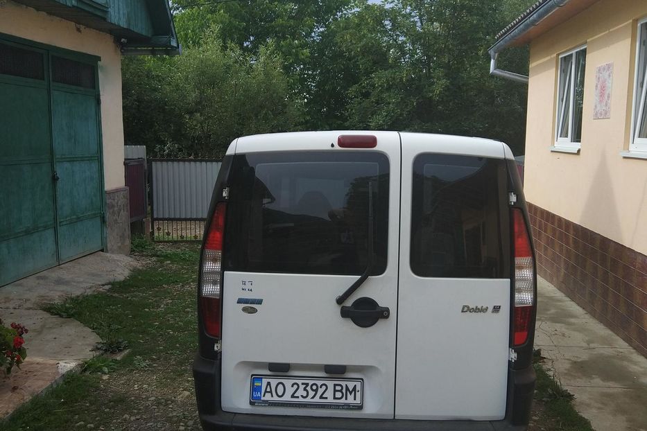 Продам Fiat Doblo пасс. 2004 года в Ужгороде