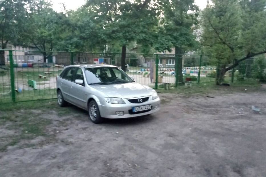 Продам Mazda 323 F 2001 года в Киеве