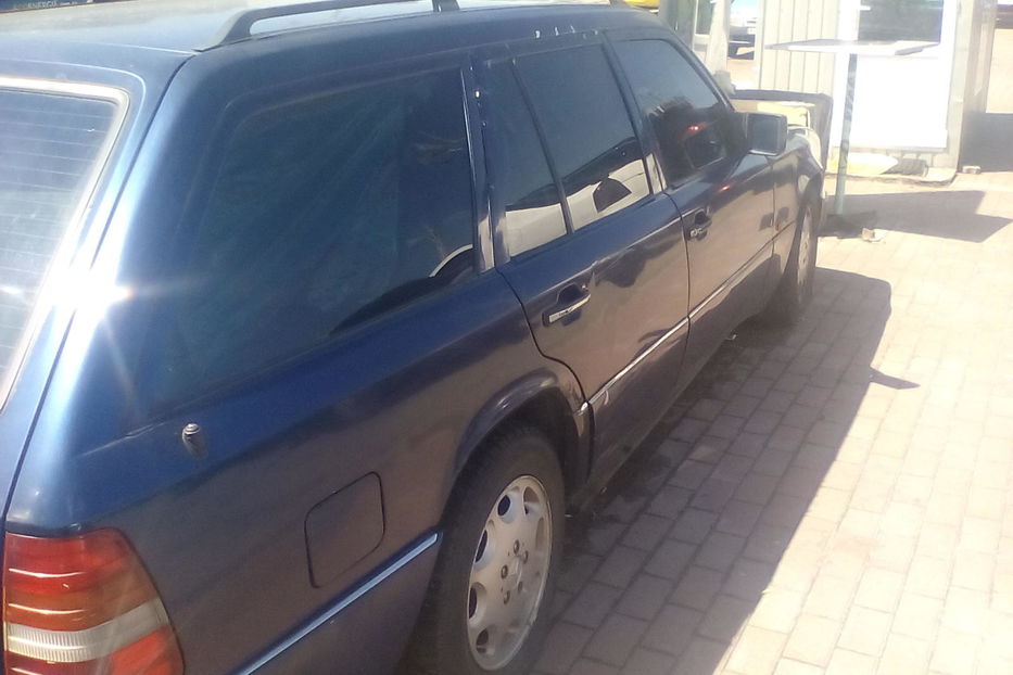 Продам Mercedes-Benz 200 1993 года в Киеве