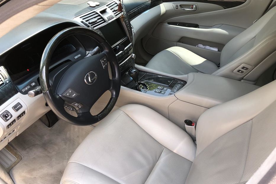 Продам Lexus LS 460 2011 года в Виннице