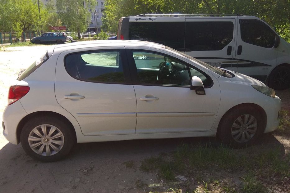 Продам Peugeot 207 2011 года в Харькове