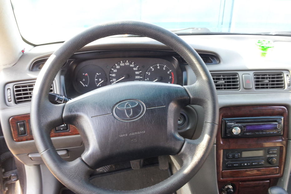 Продам Toyota Camry 20-й кузов 1998 года в Харькове