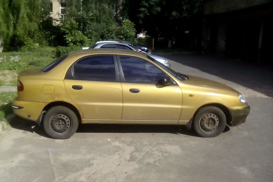 Продам Daewoo Lanos седан 2002 года в Киеве