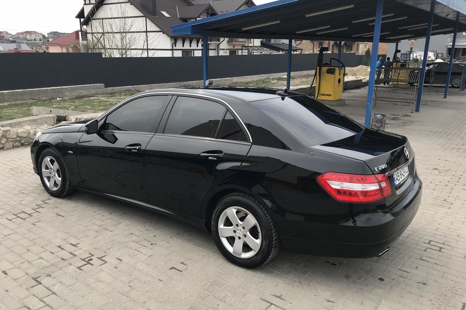 Продам Mercedes-Benz E-Class E 200 NGT 1.8 2012 года в Виннице