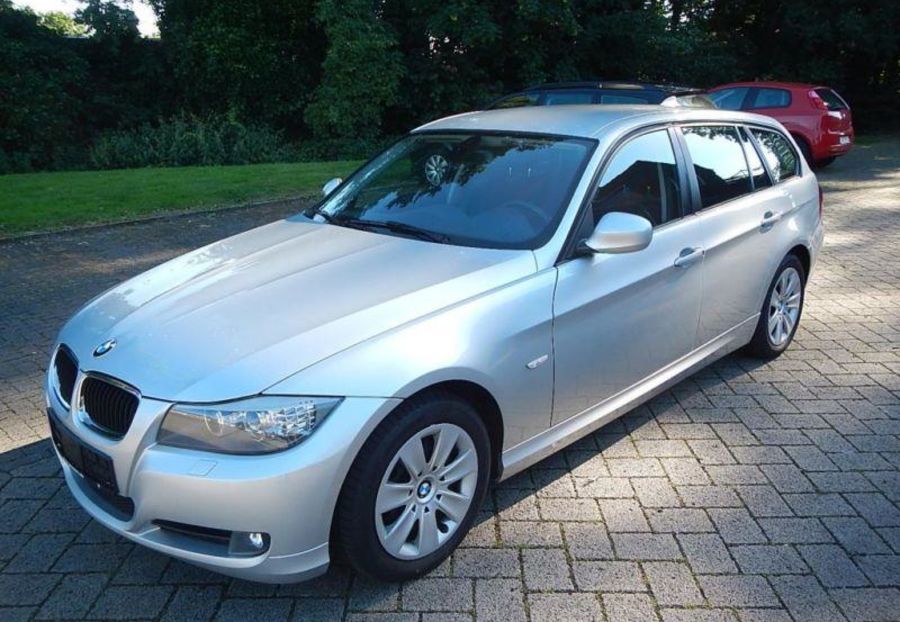 Продам BMW 318 touring 2011 года в Харькове