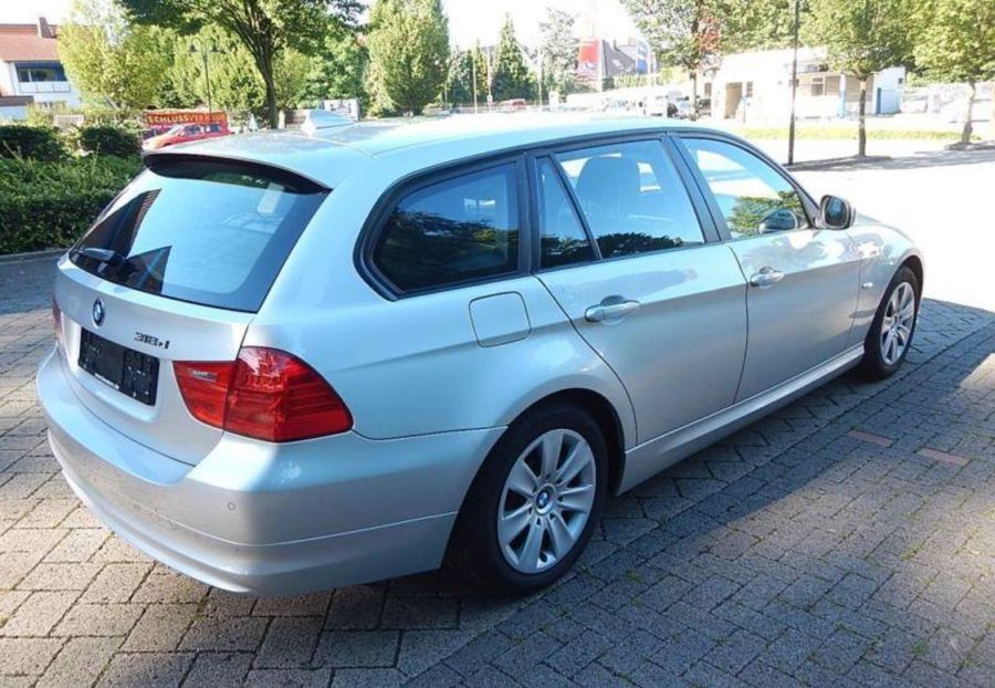 Продам BMW 318 touring 2011 года в Харькове