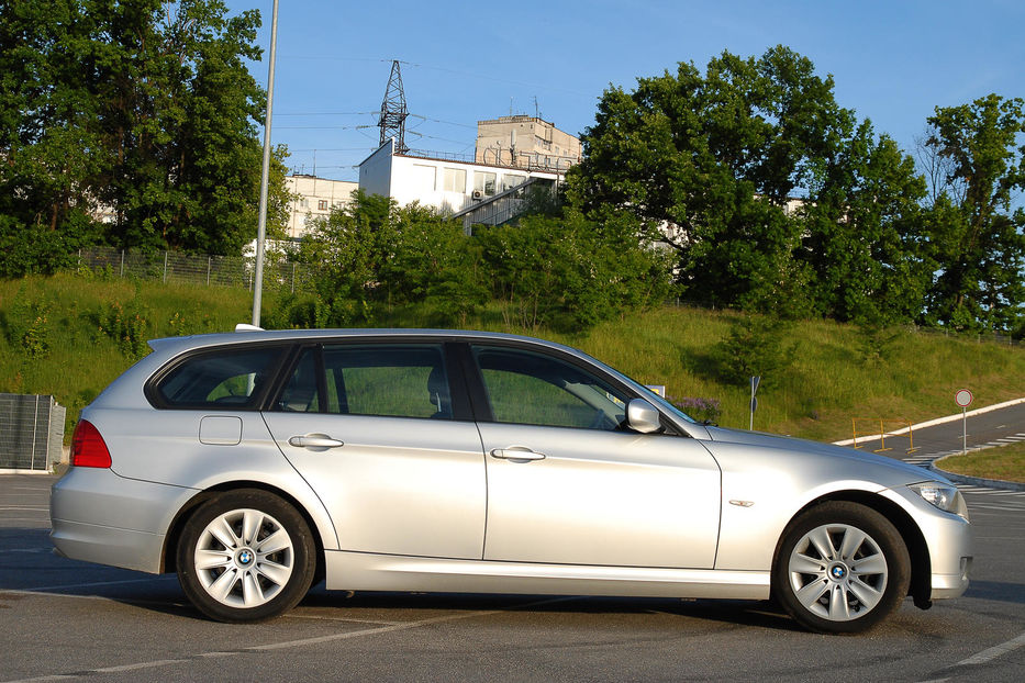 Продам BMW 318 touring 2011 года в Харькове