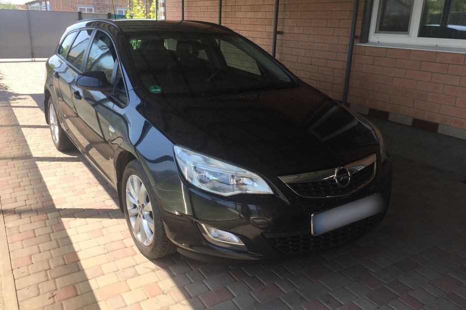 Продам Opel Astra J 1.7 cdti  2012 года в Киеве