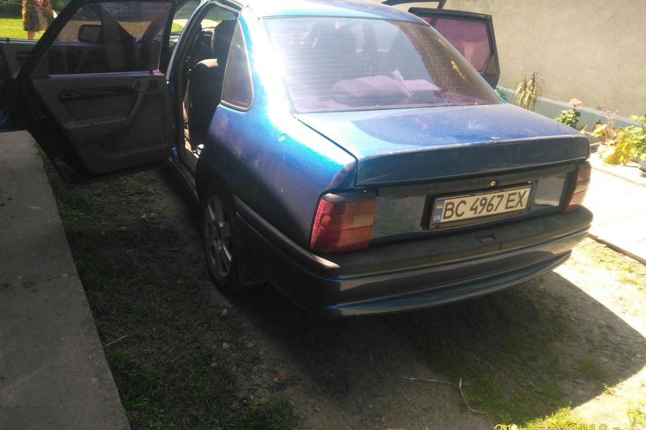 Продам Opel Vectra A 1.8 1993 года в Львове