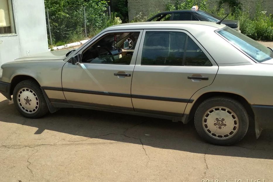 Продам Mercedes-Benz E-Class W124 1987 года в Киеве