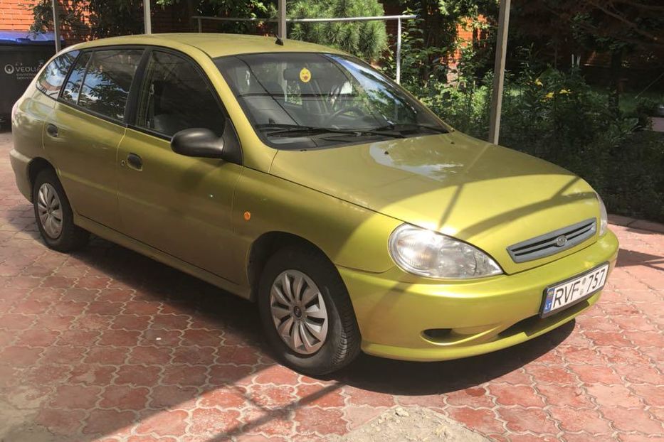 Продам Kia Rio 5 2001 года в Киеве