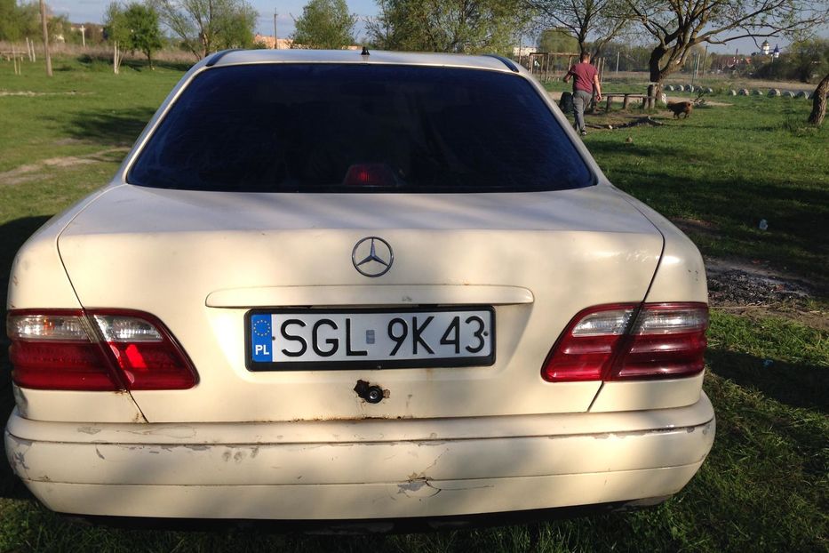 Продам Mercedes-Benz 210 Е 220 1998 года в Киеве