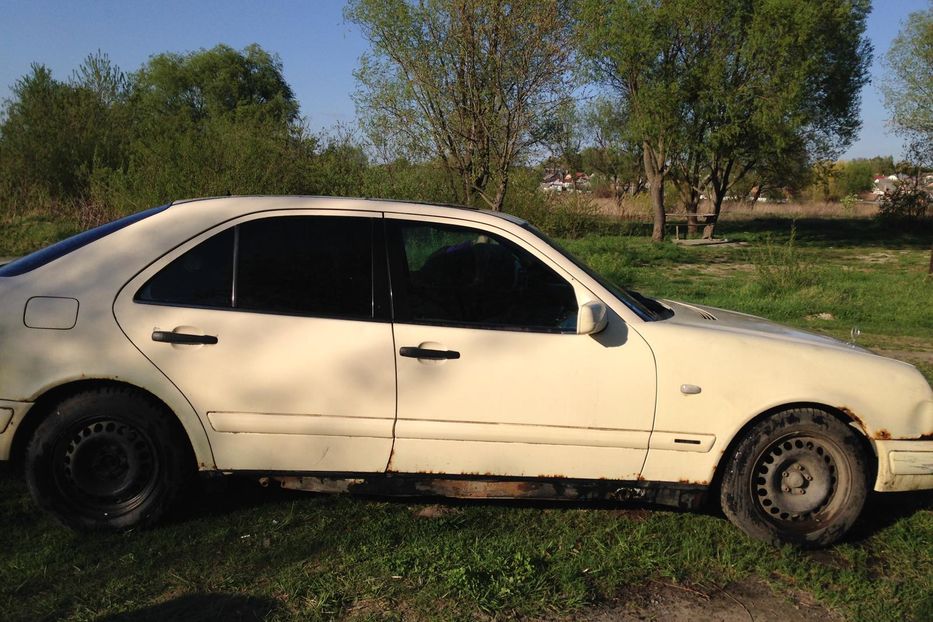 Продам Mercedes-Benz 210 Е 220 1998 года в Киеве