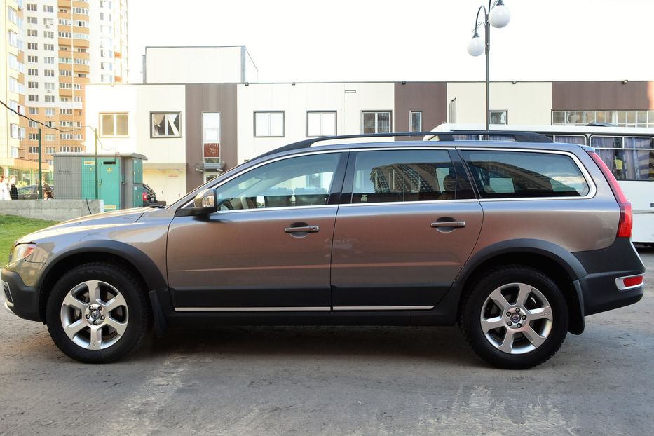 Продам Volvo XC70 2.4D5 A/T AWD 2011 года в Киеве