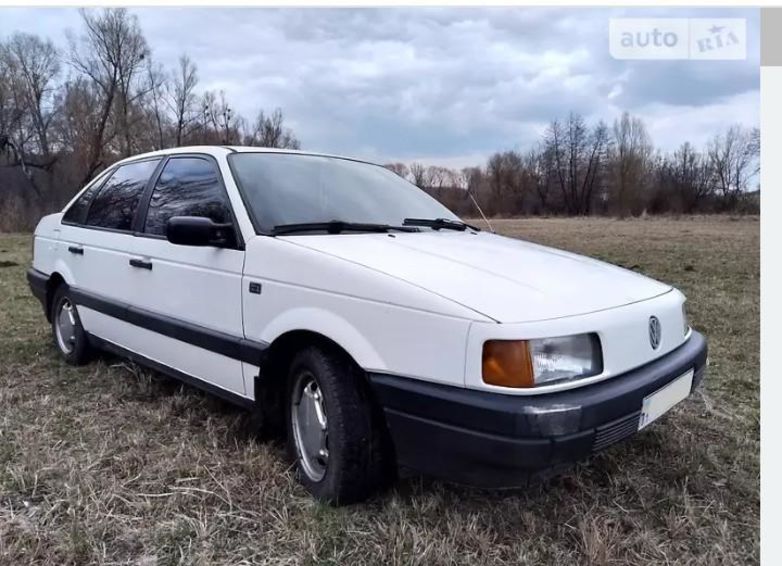 Продам Volkswagen Passat B3 1989 года в Киеве