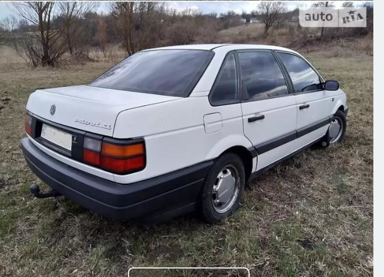 Продам Volkswagen Passat B3 1989 года в Киеве