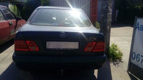 Продам Mercedes-Benz E-Class Е230 1996 года в Киеве