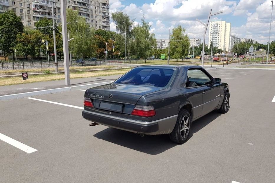 Продам Mercedes-Benz E-Class 1991 года в Харькове