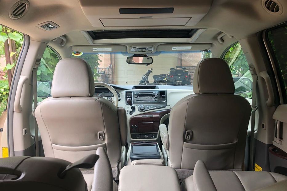 Toyota Sienna 2012 Interior