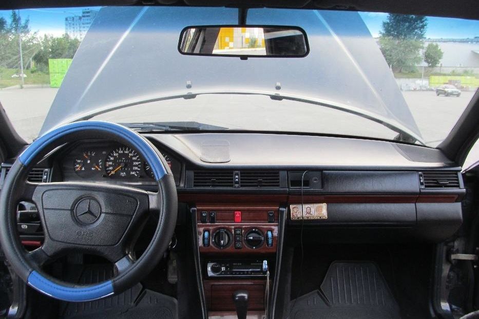 Продам Mercedes-Benz E-Class Е220 1994 года в Киеве