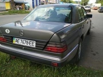 Продам Mercedes-Benz E-Class 124 1992 года в г. Кривой Рог, Днепропетровская область