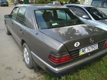 Продам Mercedes-Benz E-Class 124 1992 года в г. Кривой Рог, Днепропетровская область