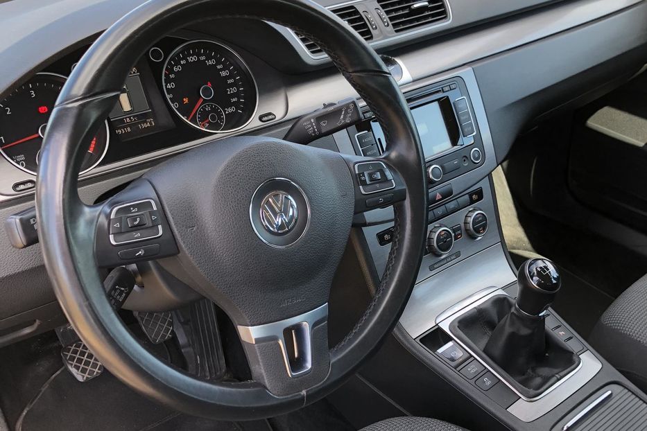 Продам Volkswagen Passat B7 Универсал variant 2013 года в Киеве