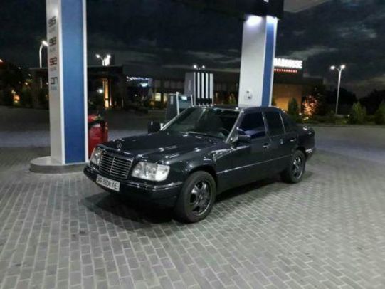 Продам Mercedes-Benz E-Class 1994 года в Днепре