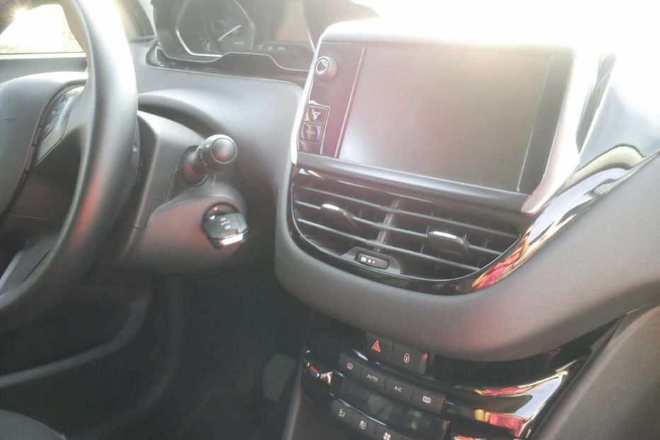 Продам Peugeot 208 2013 года в г. Золотоноша, Черкасская область